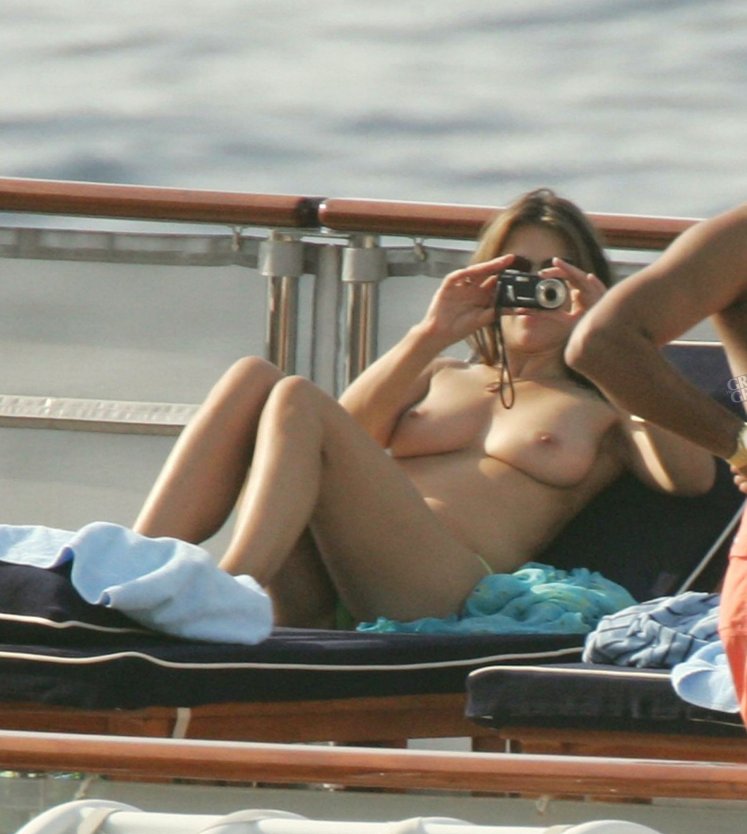 Элизабет Хёрли горячие 18 +