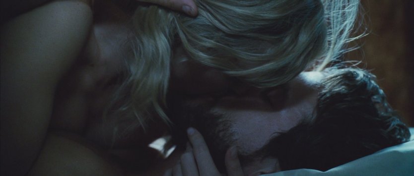 Мелисса Джордж голая в фильме Туристас