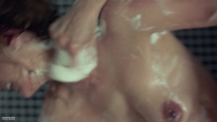 Виктория Толстоганова в фильме выше неба ню