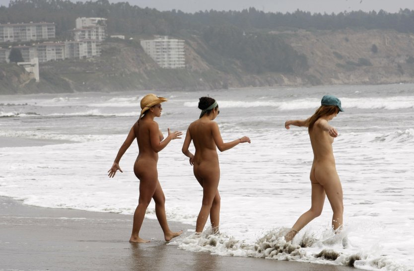 Девушки филиппинки на пляже