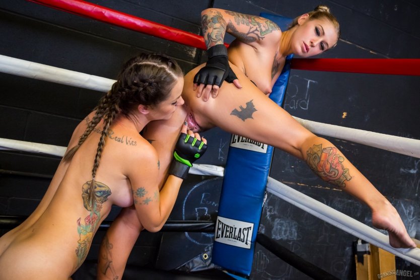 Порноактриса девушка бойца