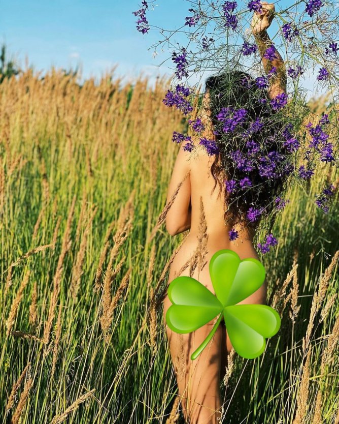 Каменских голая в ванне