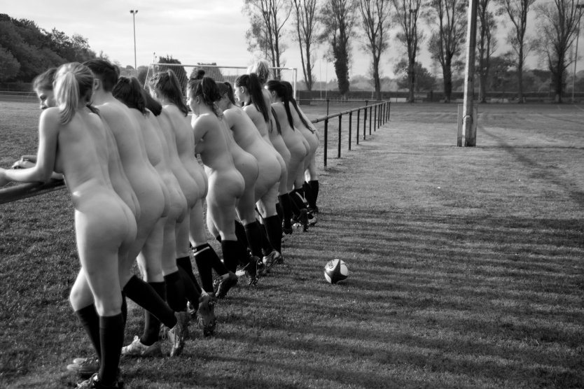 Красивые голые бабы в поле