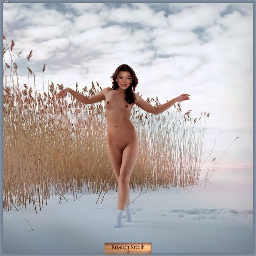 Женщина бегает голышом