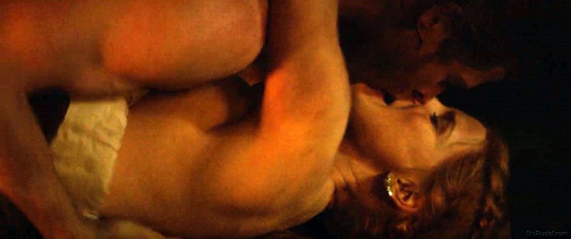 Джессика Честейн сиськи