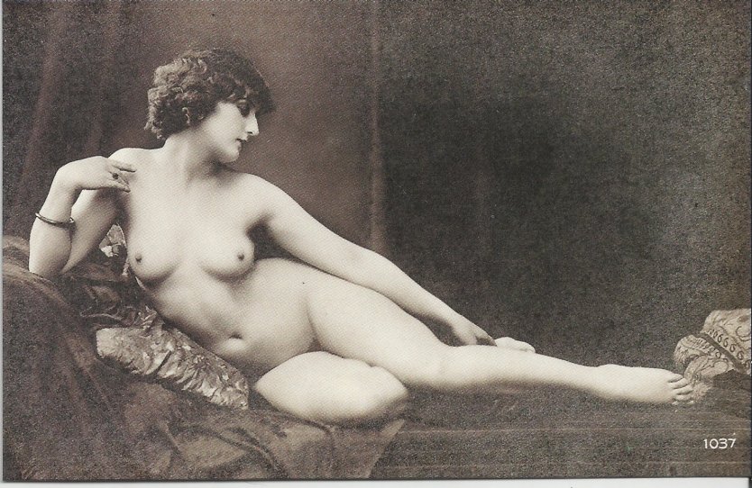 Голые женщины в прошлом