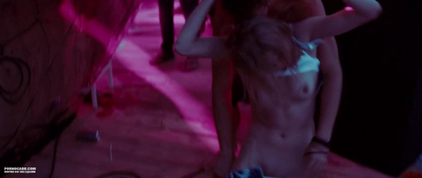 Александра Бортич грудь