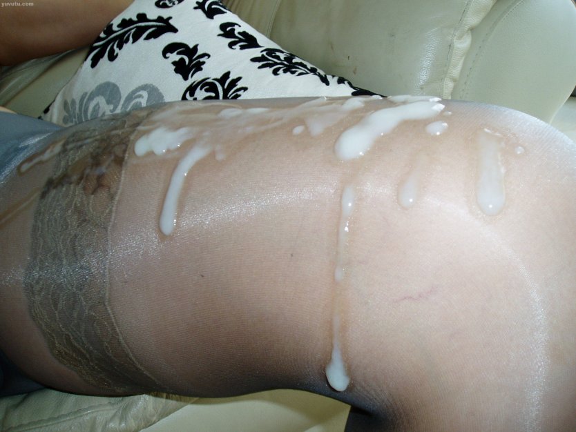 Обкончал попку в колготках