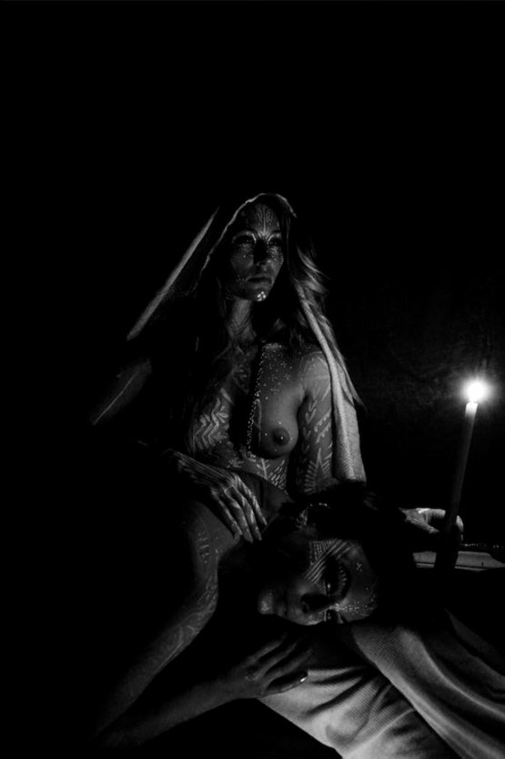 Голая актриса Натали Келли.