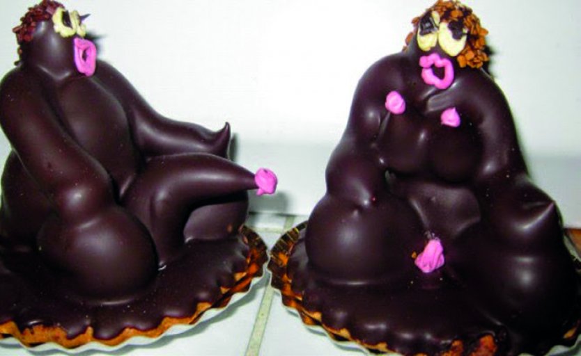 Киска в сливках с клубникой