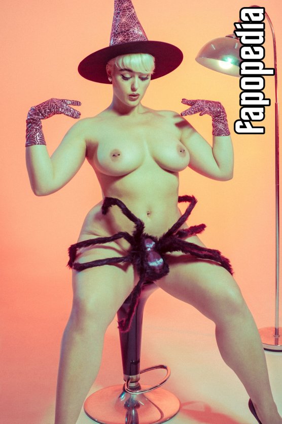 Стефания Феррарио бдсм