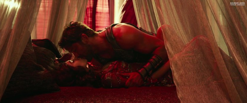 Элоди Юнг в Нижнем белье боги