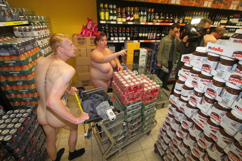 Магазин с голыми продавцами