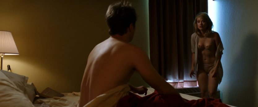 Мишель Монаган топлесс