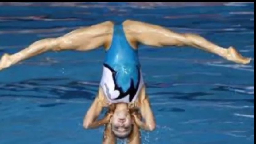 Голые синхронистки в воде