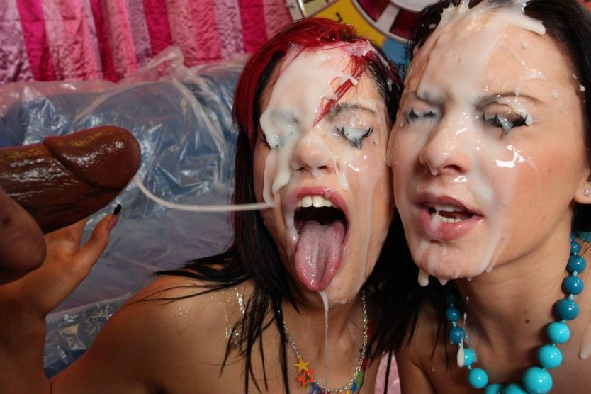 Много парней кончают на девушку