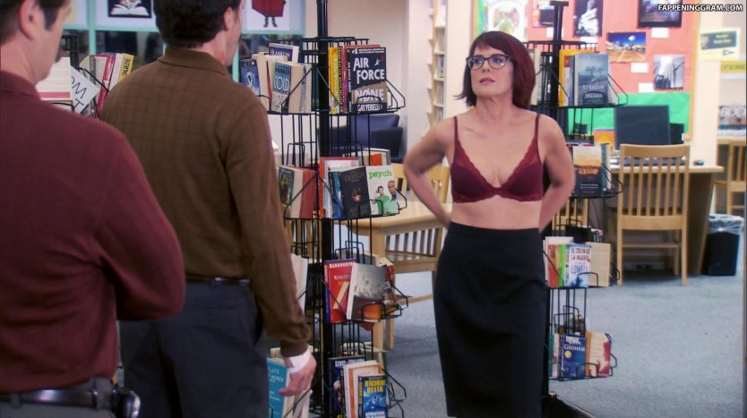 Меган маллалли грудь