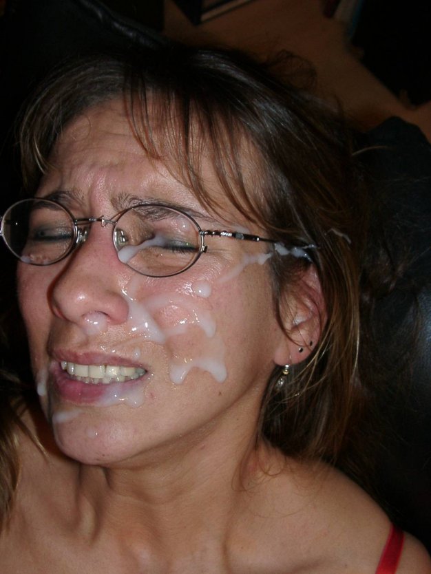 Зрелая блондинка кончает в рот