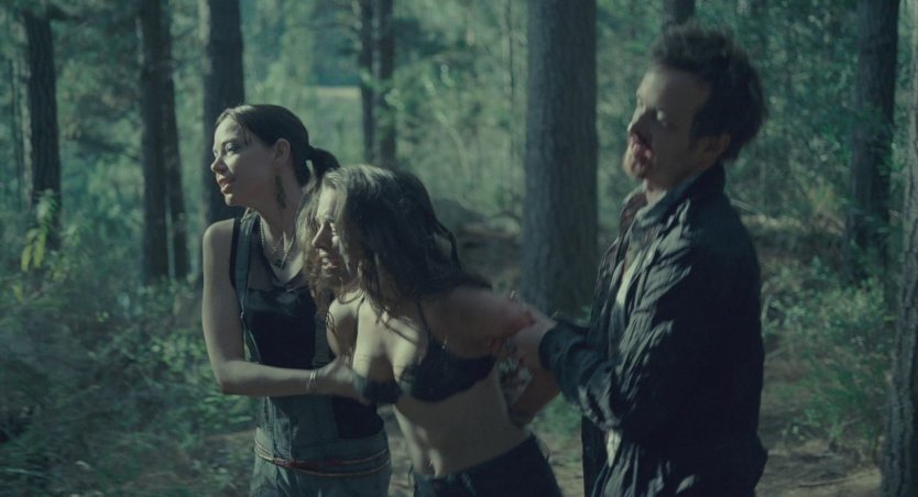 Элизабет Олсен голаяголая