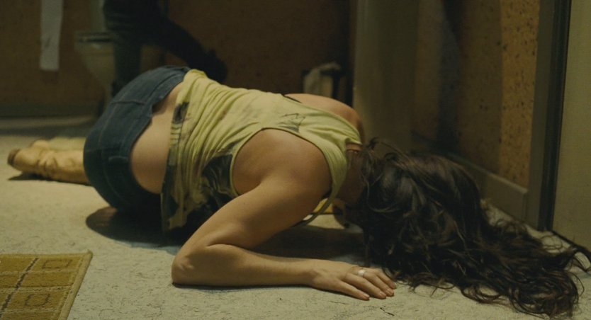 Авива Бауманн в постели