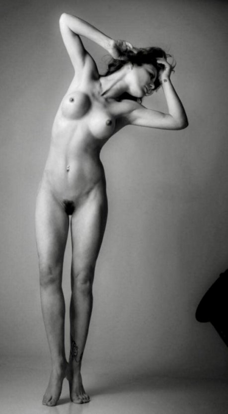 Надин Веласкес Maxim