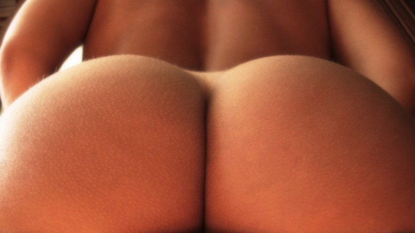 Голые женские попки сверху