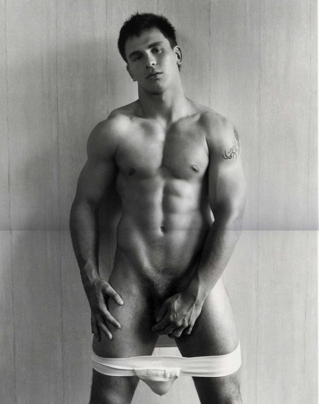 Красивые позы голых парней