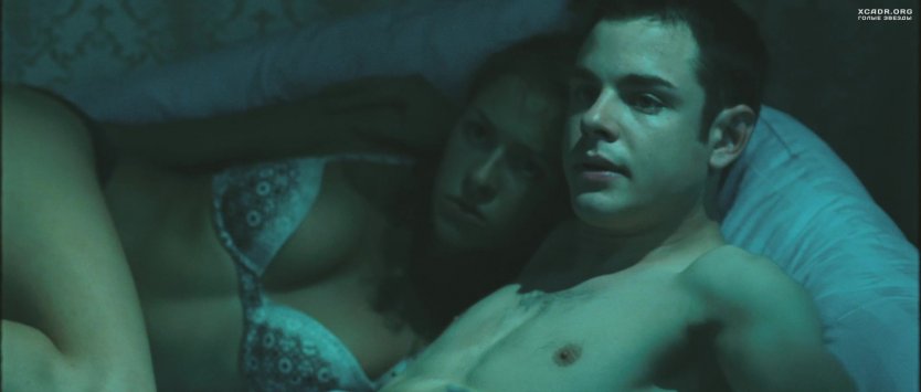 Девушки в чулках с маленькой грудью