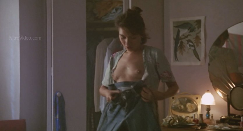 Элизабет Пенья голая грудь