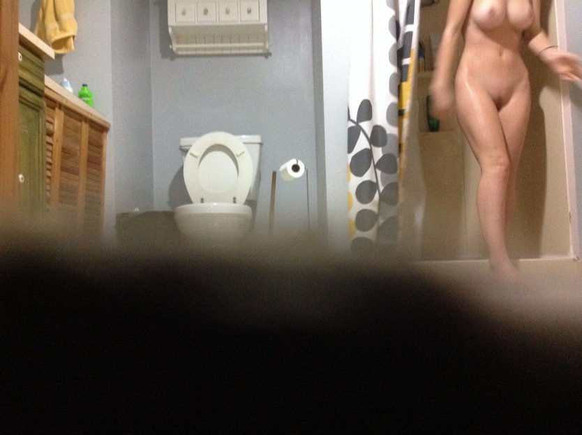 Голые звезды скрытой камерой