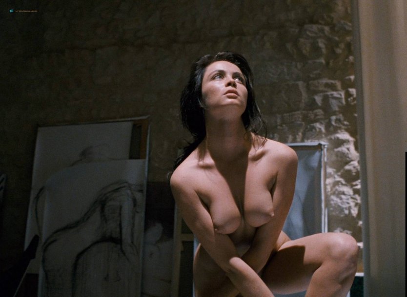 Эммануэль Беар голышом