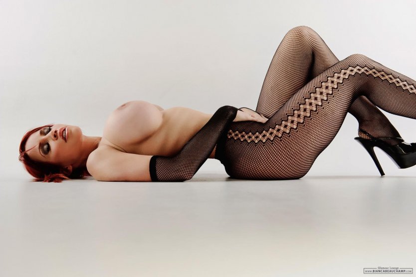 Девушки в сетчатых колготках эро