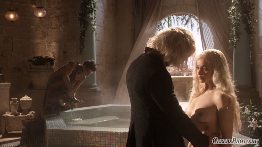 Голая Эмилия Кларк в фильме игра престолов