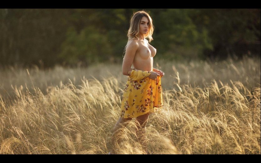 Ню на природе в сарафане