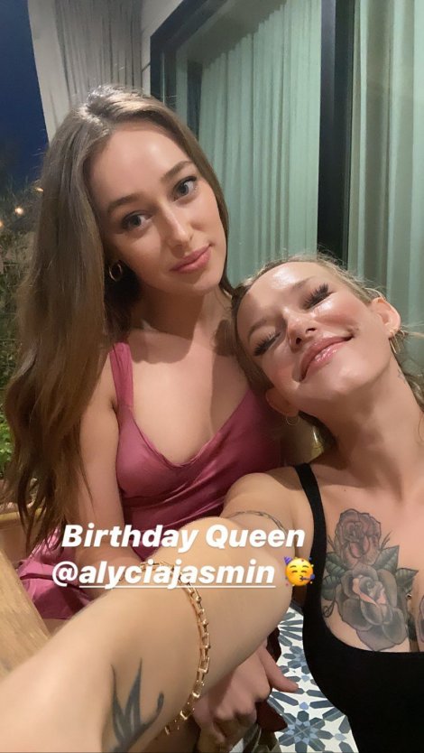 Сара Ирен Уитакер голая