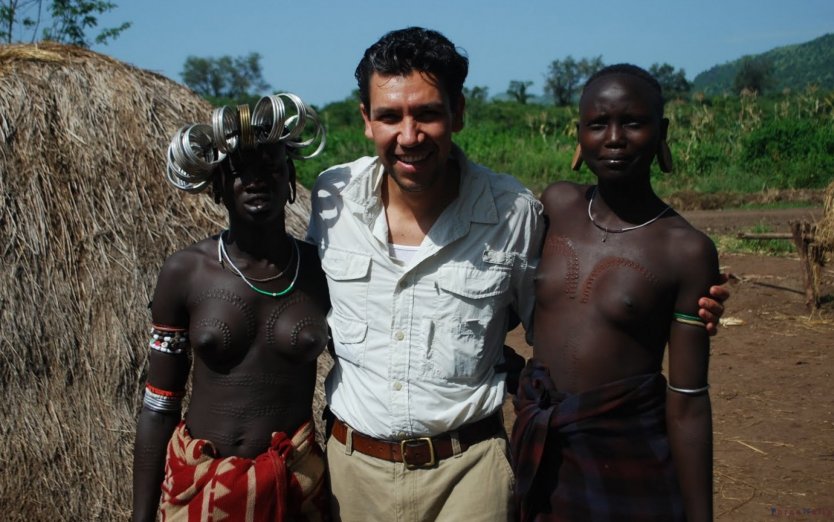 Белая девушка в африканском племени