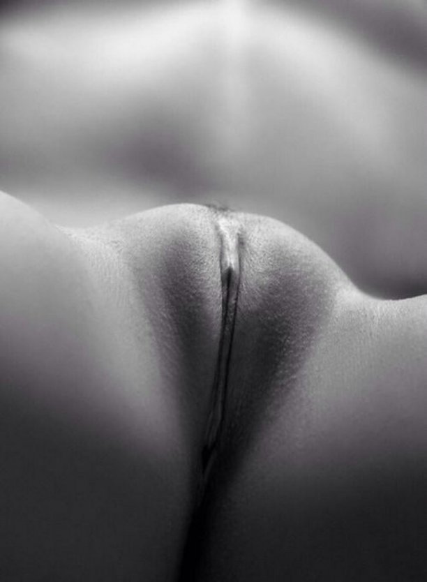 Женский лобок без волос