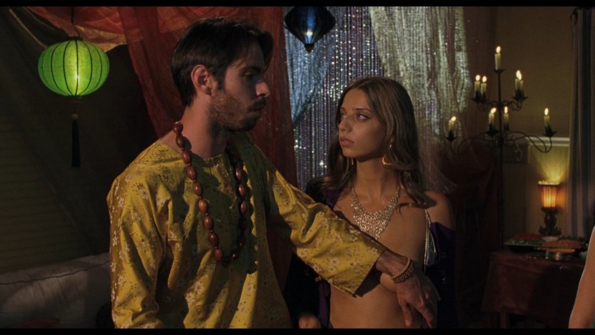 Анджела Сарафян навстречу тьме