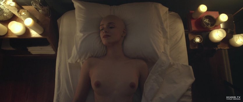 Александра Эссоу голая 18