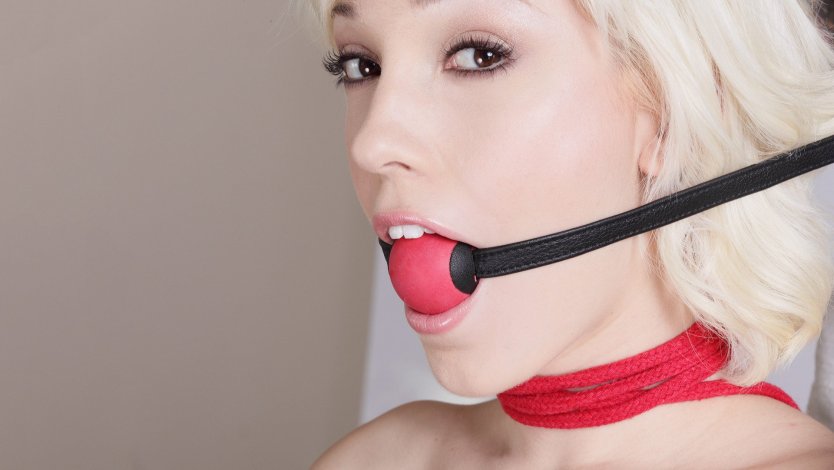 Связанные голые женщины