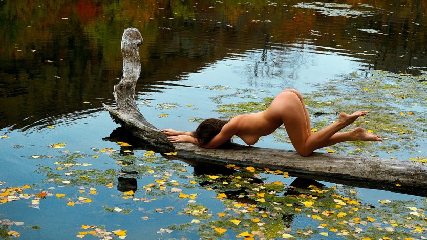 Эротическая фотосессия на озере