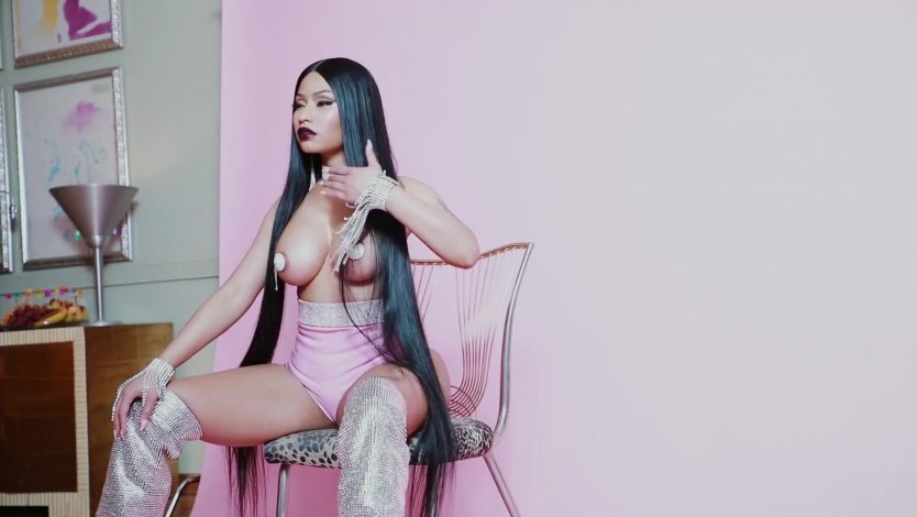 Оголенная Ники Минаж