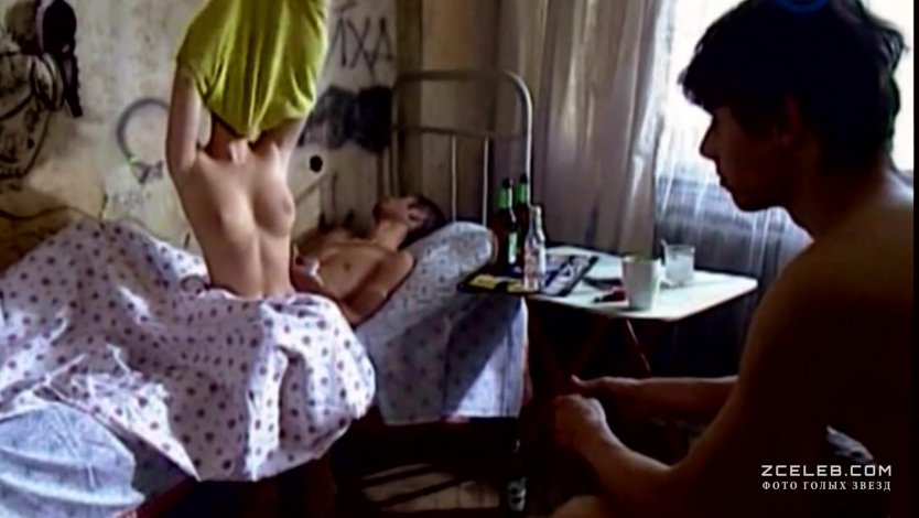 Анна Старшенбаум в фильме ню