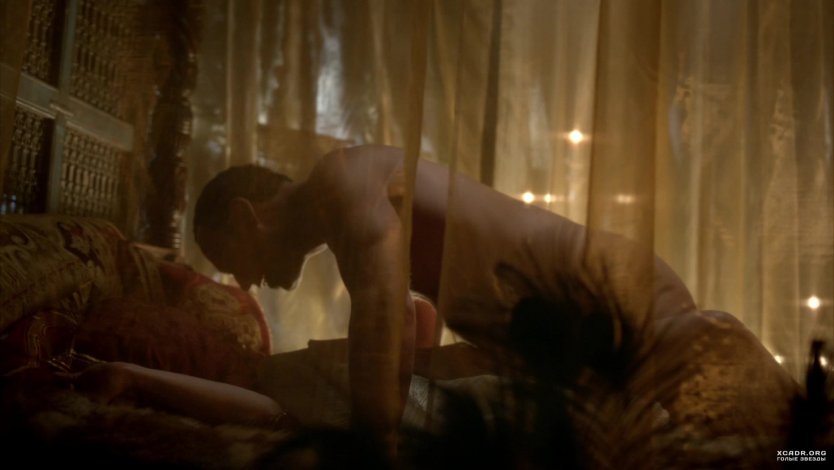 Лара Пулвер голая в фильме