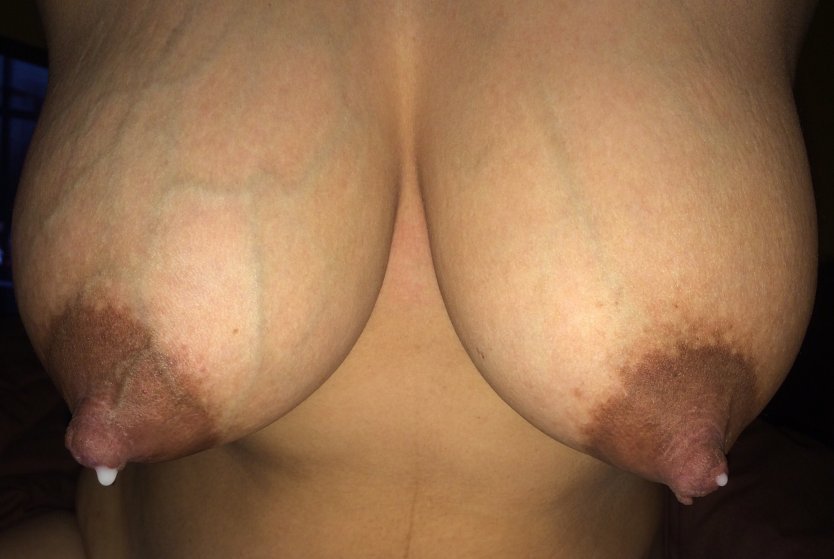 Emma Sinclaire молочные сиськи