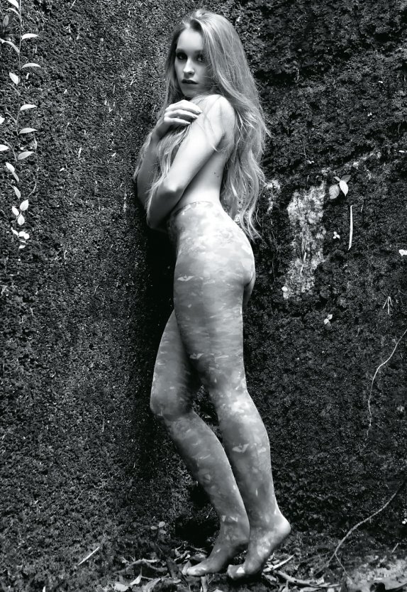 Голая порноактриса Карла Мария фото