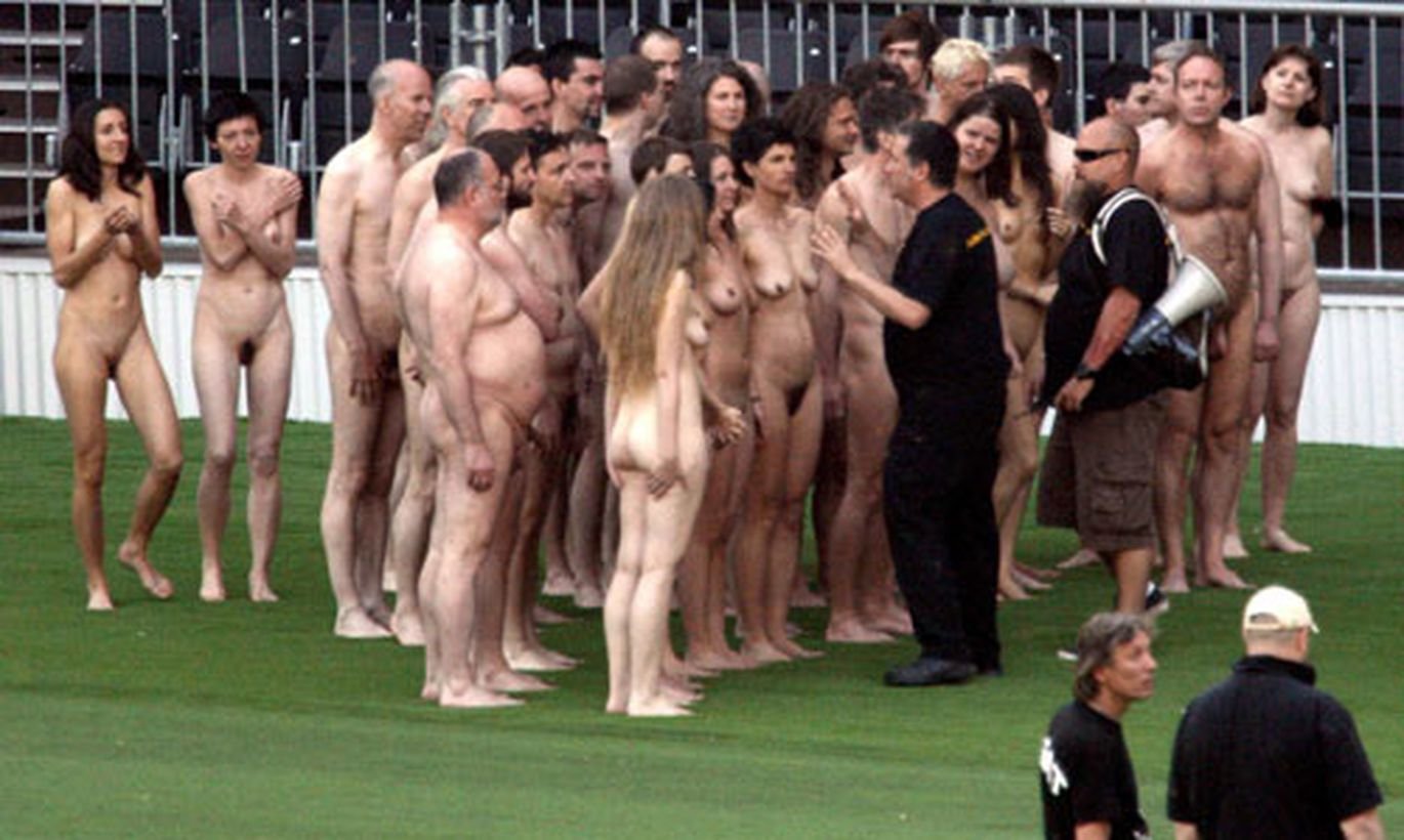 мужчины голые на сцене фото 47