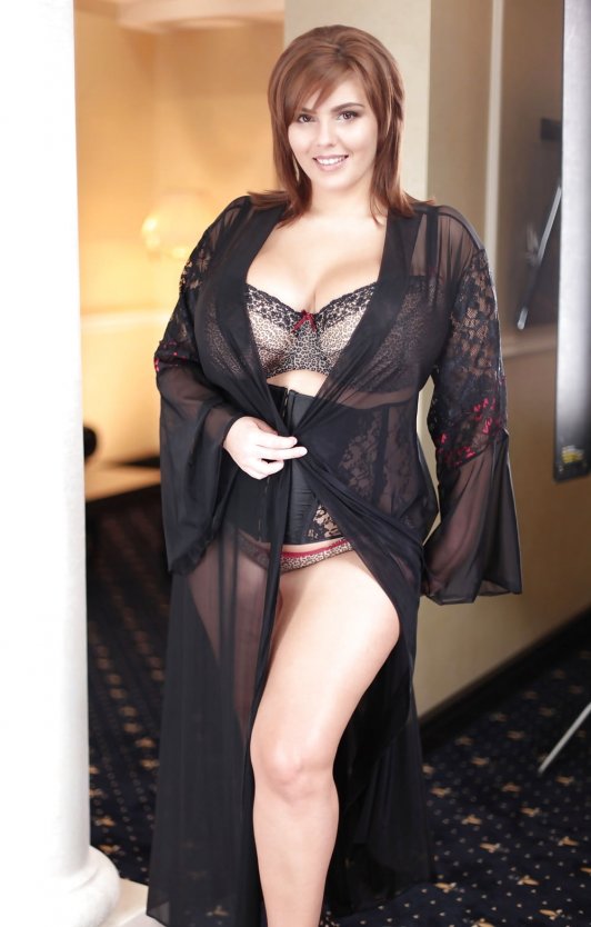 Голые взрослые женщины в платье