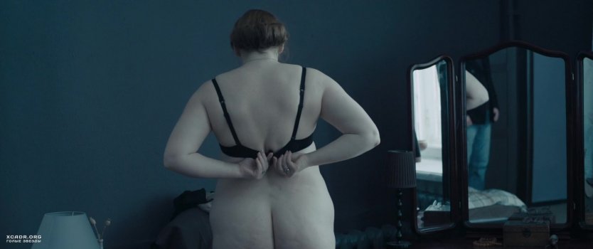 Голышом актриса Юлия Ауг