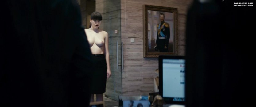 Юлия Снигирь раздевается